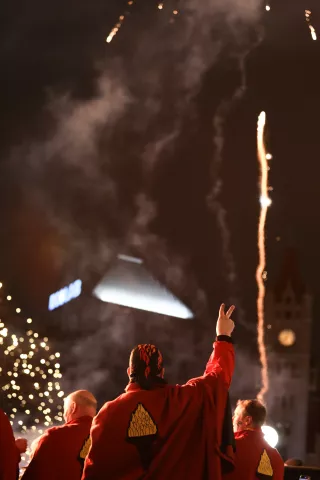 As the Vulcan Victory Torchlight Parade, and 10 days of festivities, come to an end, Vulcans raise their “V”s to signal the end of winter on a cold Saturday evening Feb. 5, 2022. (Hannah Hobus / Pioneer Press)